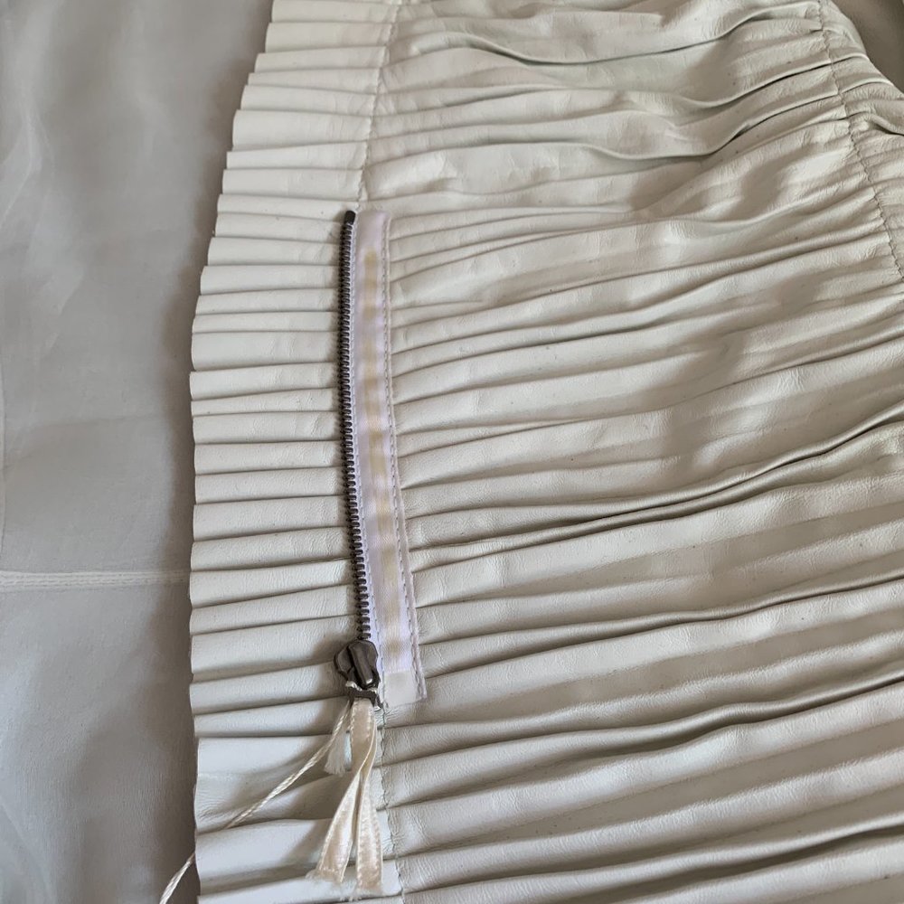 Valentino runway white pleated leather Jacket with silk tulle lining US 4 6 - Picture 10 of 13